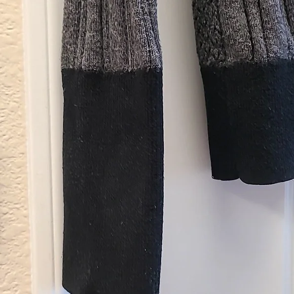 GUC Never Worn Simply Vera Vera Wang Charcoal and Black Cardigan - Picture 4 of 5